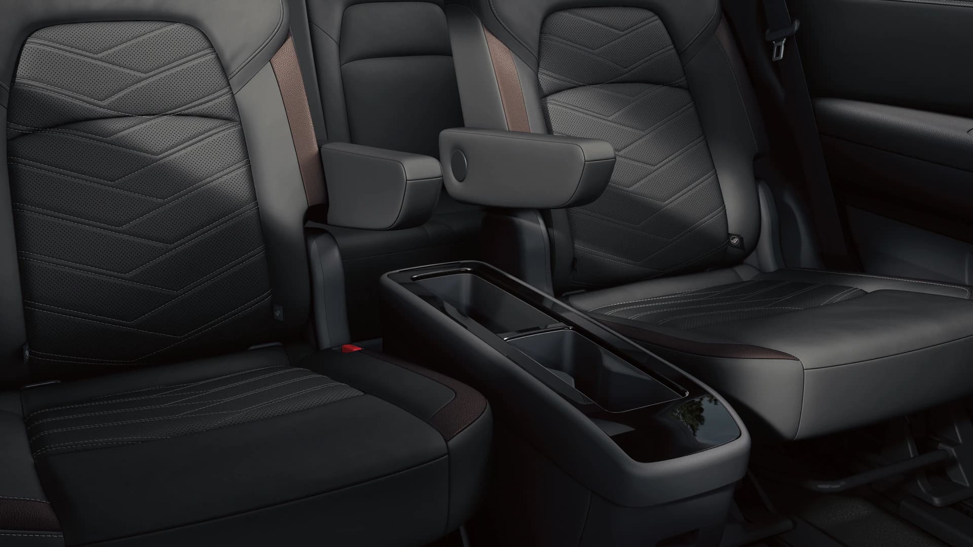 vue habitacle et sièges d'une Nissan Pathfinder 2023