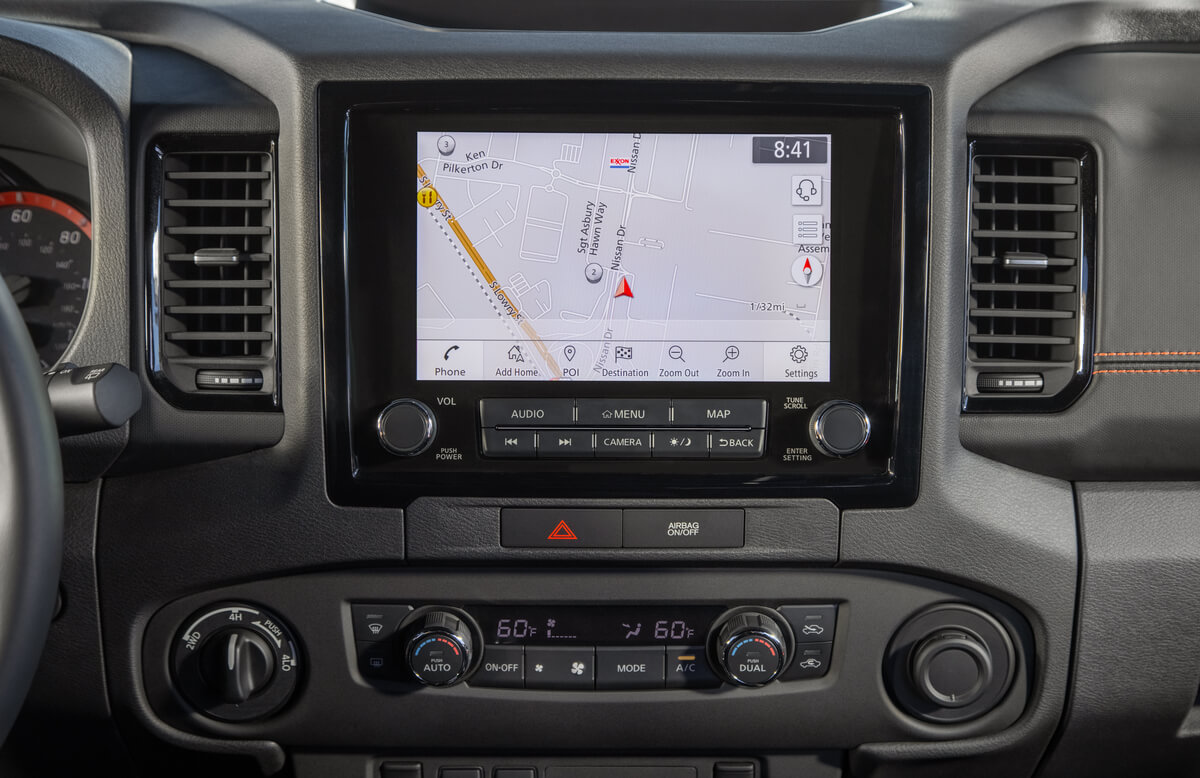 Le système de navigation Nissan diffusé sur l'écran tactile du Nissan Frontier 2022
