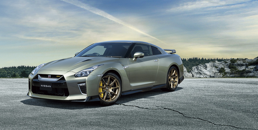 vue trois quart avant de la Nissan GT-R 2022 T-spec