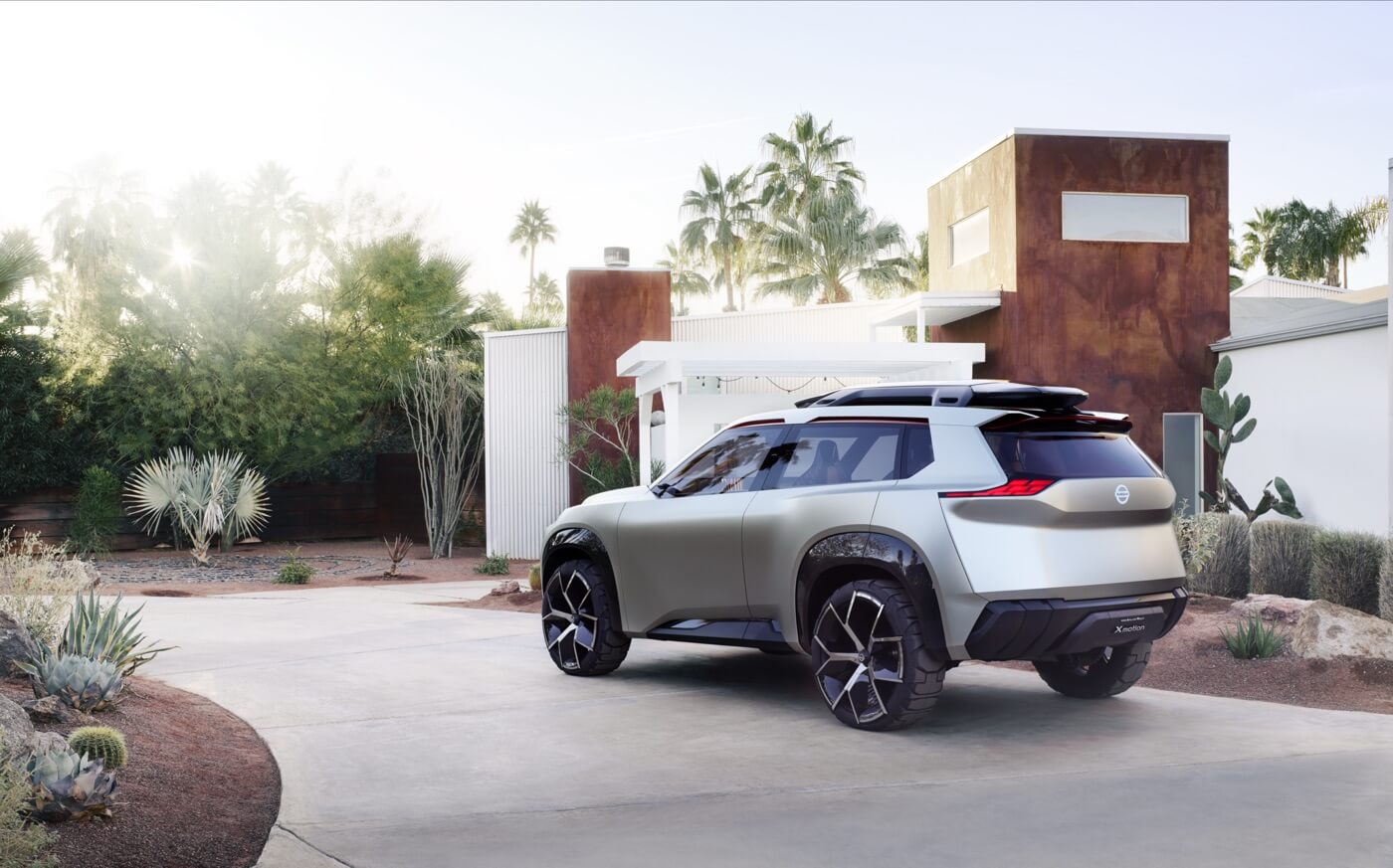 vue latérale 3/4 arrière du Nissan Xmotion concept garé à la maison